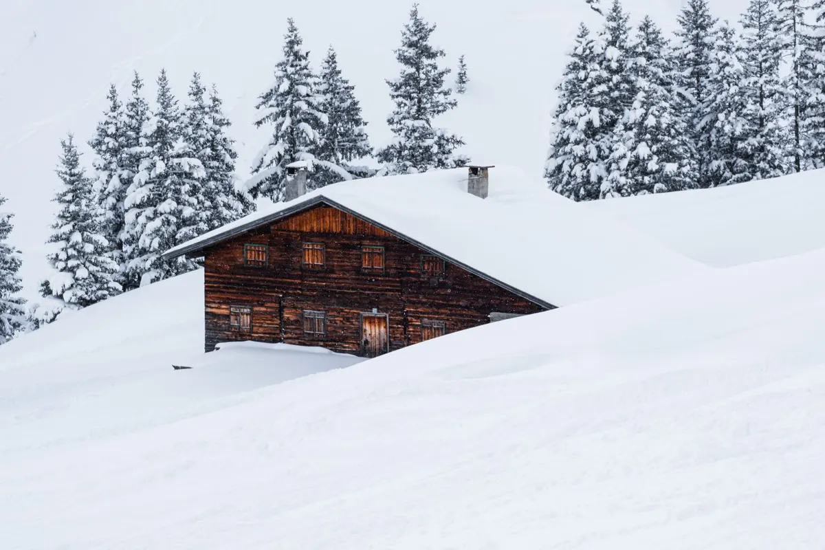 How to Prepare Your Wooden Cabin for Winter: A Seasonal Maintenance Checklist